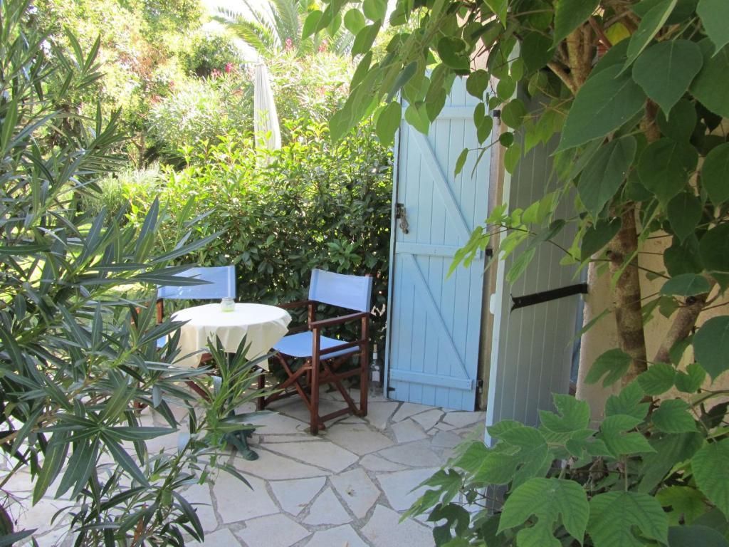 Le Mas Shabanou Bed and Breakfast Roquefort Les Pins Værelse billede
