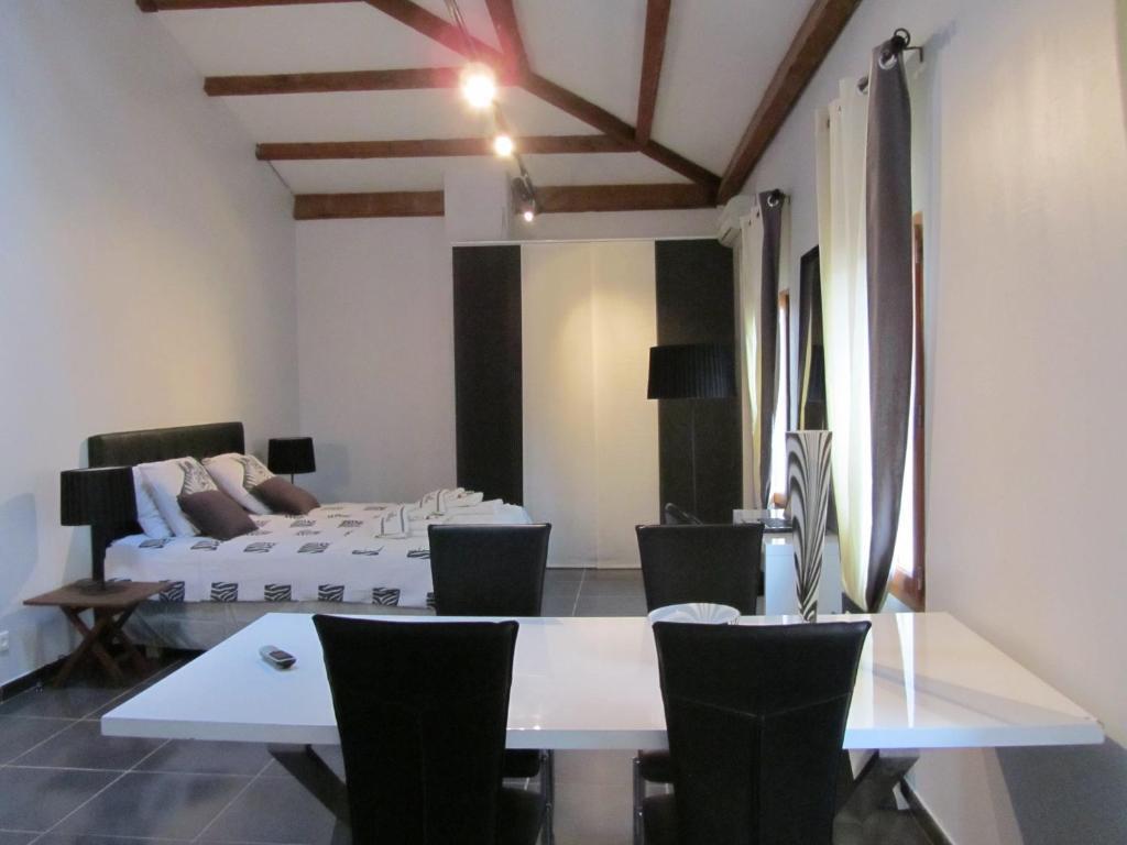 Le Mas Shabanou Bed and Breakfast Roquefort Les Pins Værelse billede
