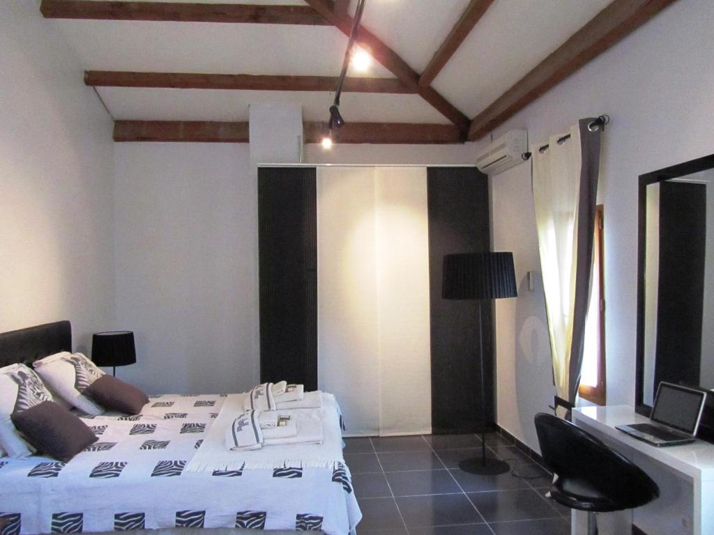 Le Mas Shabanou Bed and Breakfast Roquefort Les Pins Eksteriør billede
